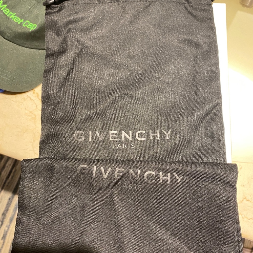 Givenchy white reverse logo urban sneakers - Picture 6 of 7